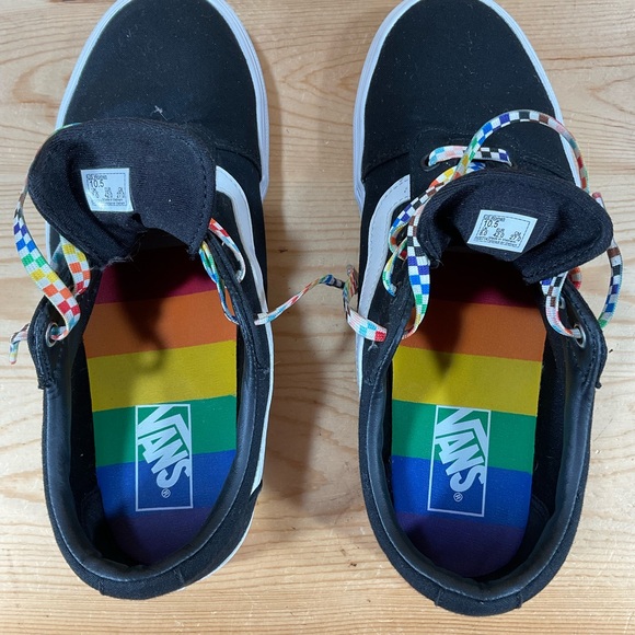 Vans Ward Pride I AM PROUD Skateboard Shoes
Size Woman's 10.5
Black Rainbow - Picture 4 of 10